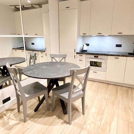 Nice To Host You - Old Town Apartment วอร์ซอ ภายนอก รูปภาพ
